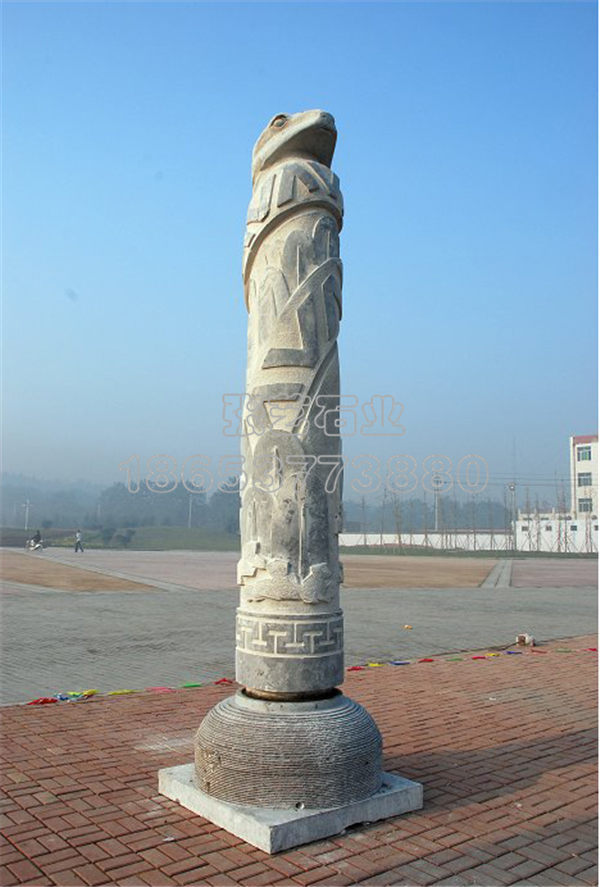 十二生肖文化柱蛇